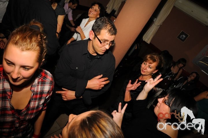 Glow Night Party sâmbătă, 