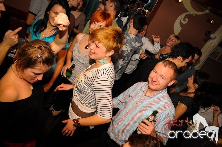 Glow Night Party sâmbătă, 