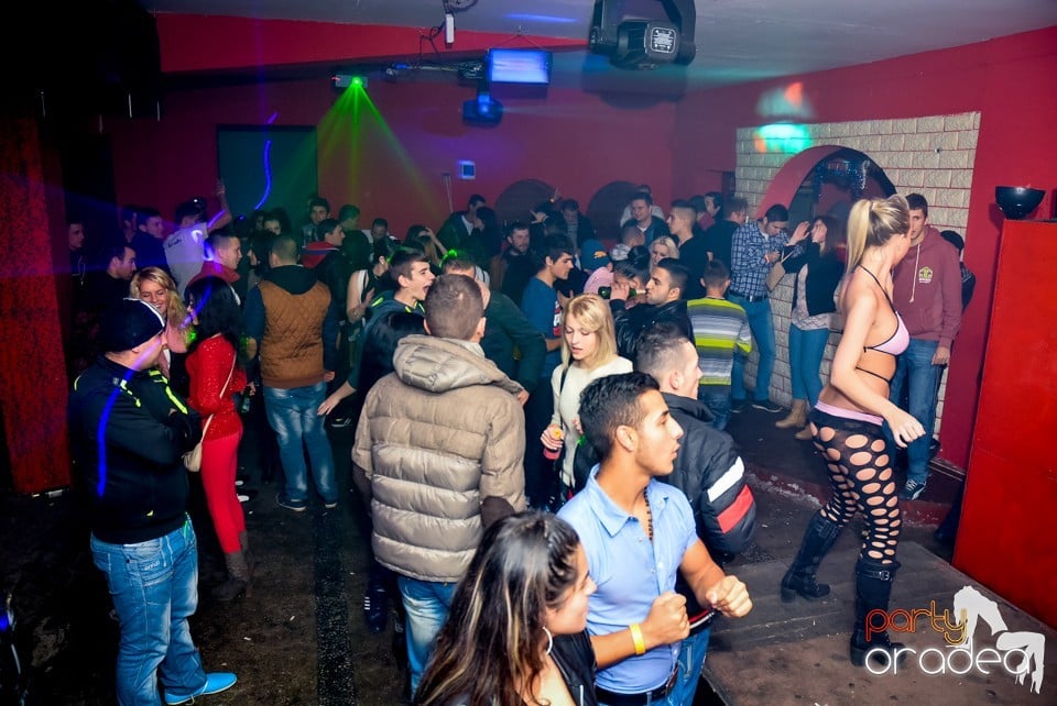 Go-go Dance Show, Royal Party House