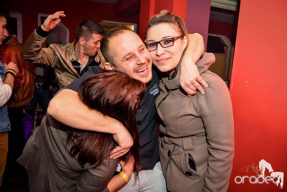 Go-go Dance Show, Royal Party House
