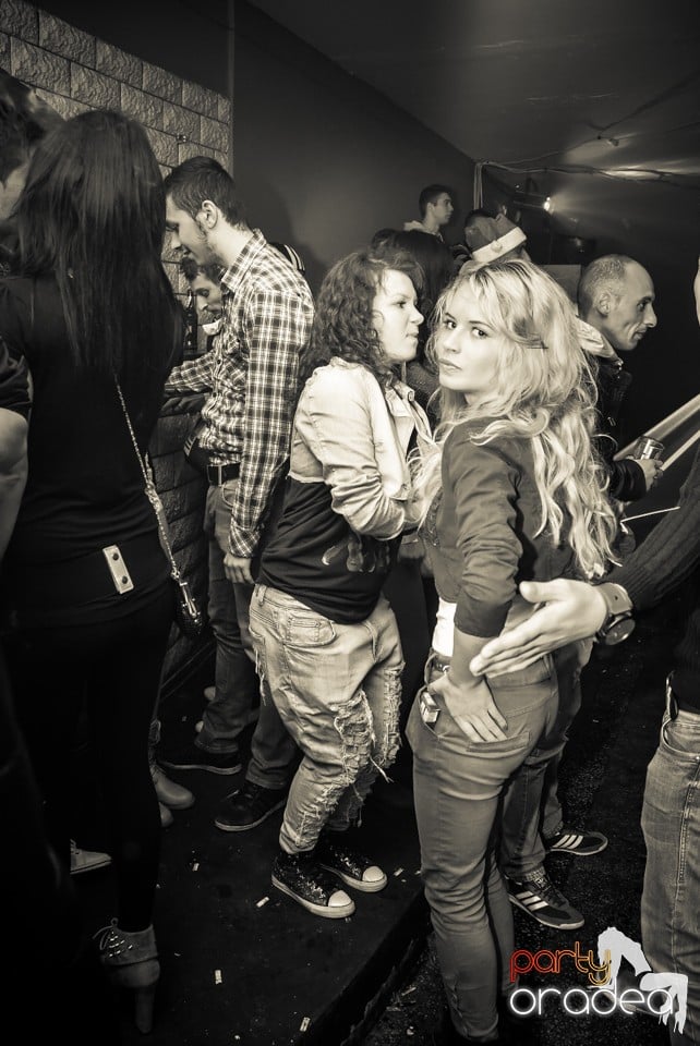 Go-go Dance Show, Royal Party House