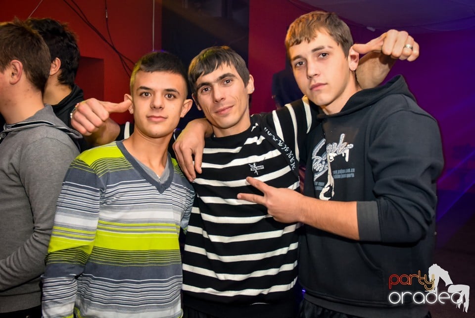 Go-go Dance Show, Royal Party House