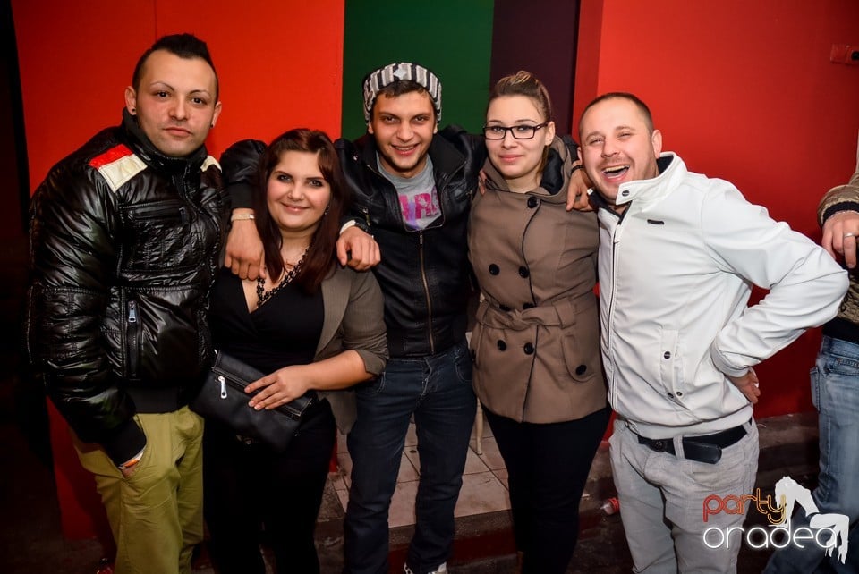 Go-go Dance Show, Royal Party House