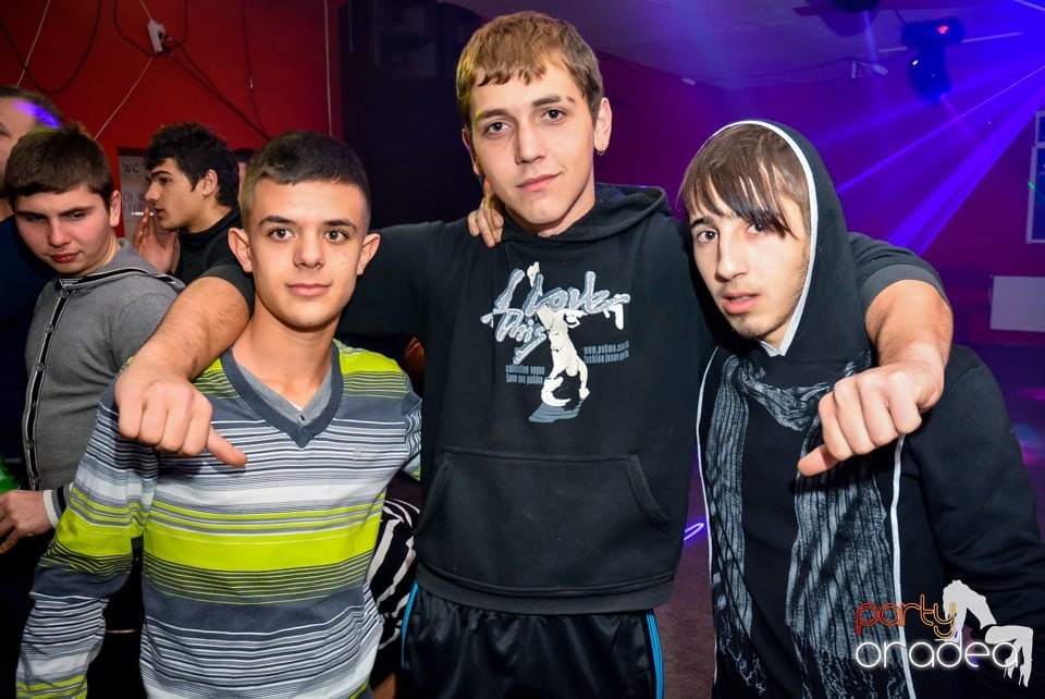 Go-go Dance Show, Royal Party House