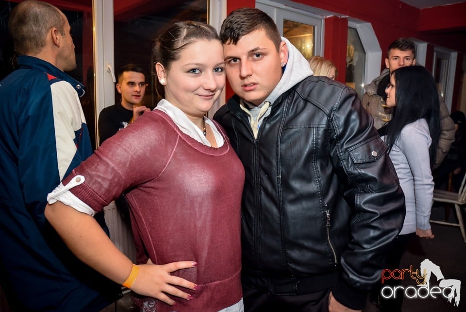 Go-go Dance Show, Royal Party House