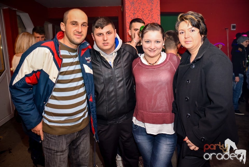 Go-go Dance Show, Royal Party House