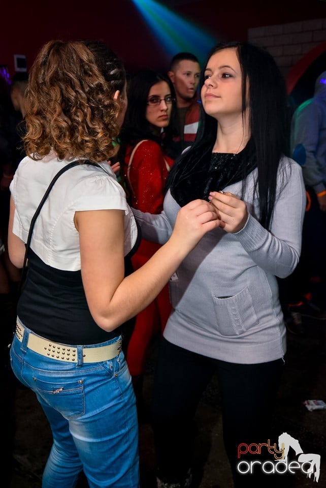 Go-go Dance Show, Royal Party House