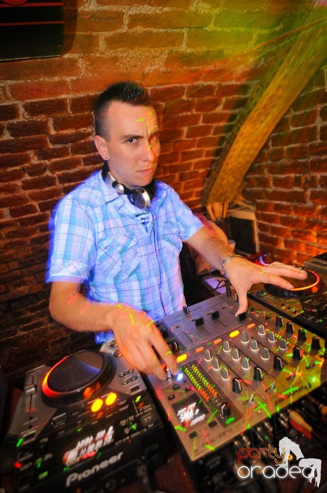 Golden Thursday @ Club Escape, 