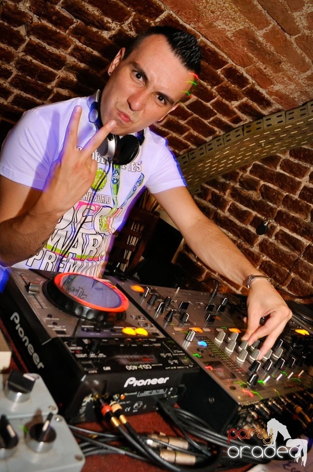 Golden Thursday @ Club Escape, 