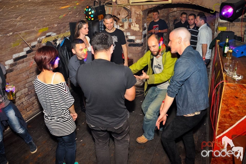 Goranga Party în Gekko, Gekko-Bánya