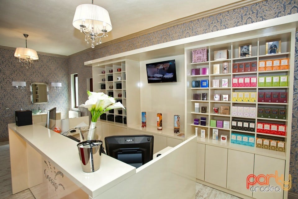 Gossip Nail Studio, Gossip Nail Studio