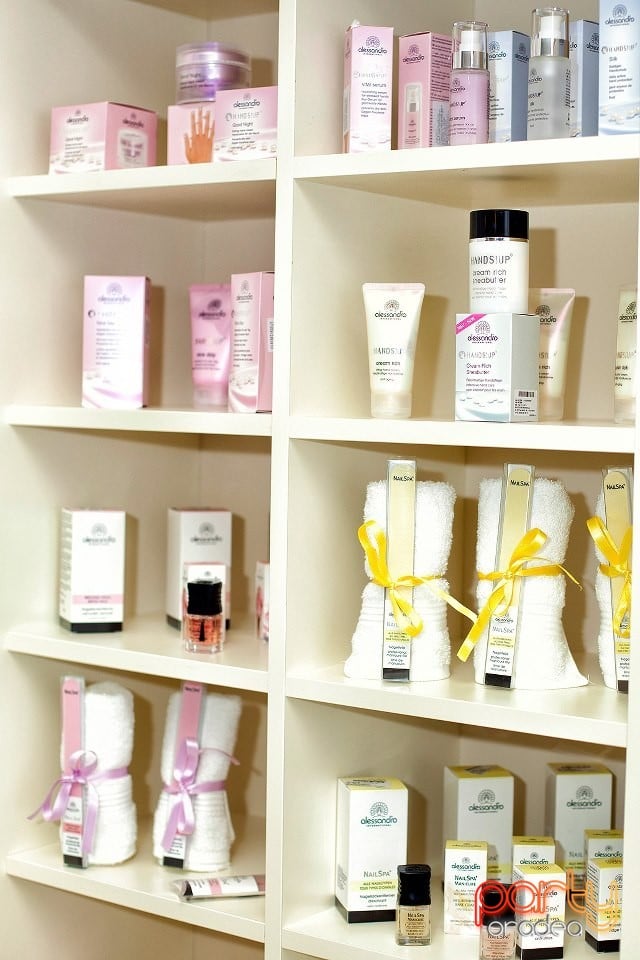 Gossip Nail Studio, Gossip Nail Studio