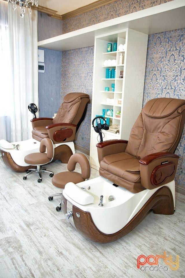 Gossip Nail Studio, Gossip Nail Studio