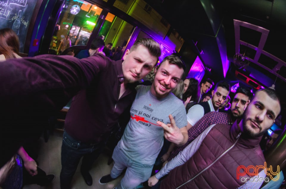 Friday Night Party, Green Pub
