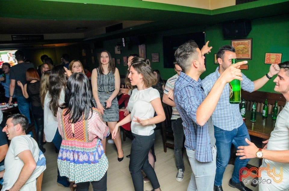 Green Friday Party, Green Pub