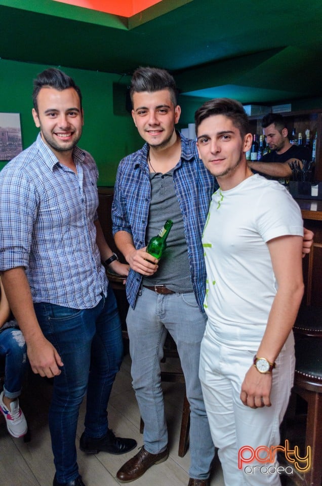 Green Friday Party, Green Pub