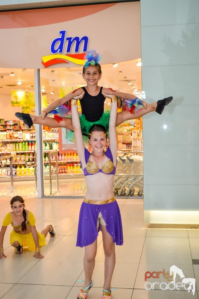 Carrefour - Grupul Muzical Luscynia & Kalliope Show Dance Team, Lotus Center