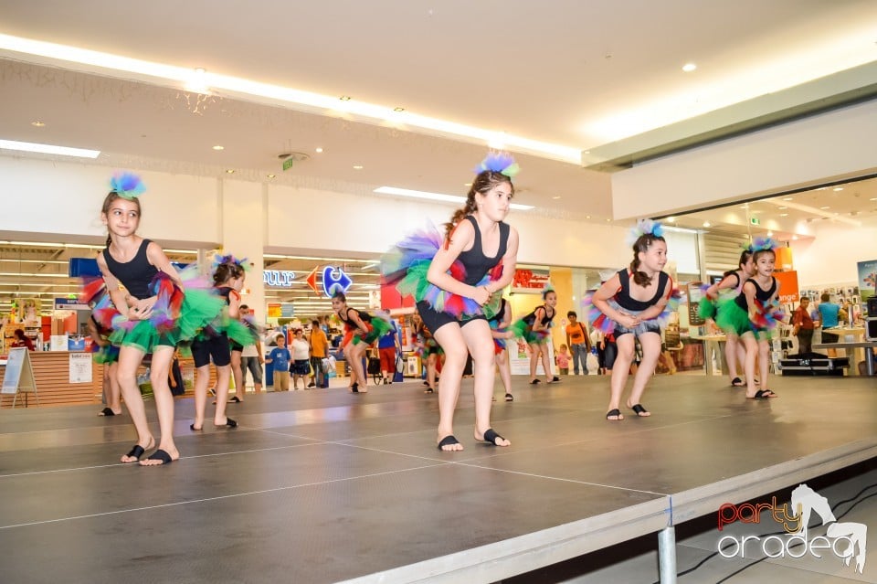 Carrefour - Grupul Muzical Luscynia & Kalliope Show Dance Team, Lotus Center