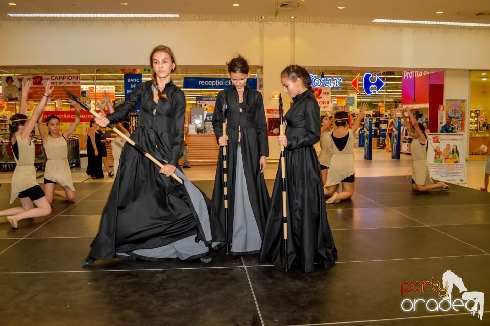 Carrefour - Grupul Muzical Luscynia & Kalliope Show Dance Team, Lotus Center