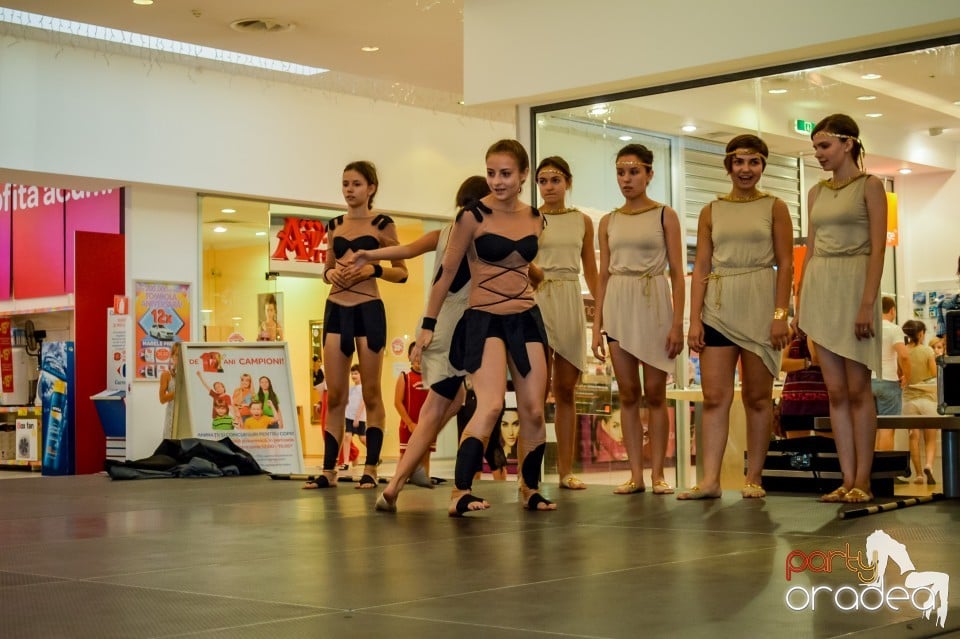 Carrefour - Grupul Muzical Luscynia & Kalliope Show Dance Team, Lotus Center
