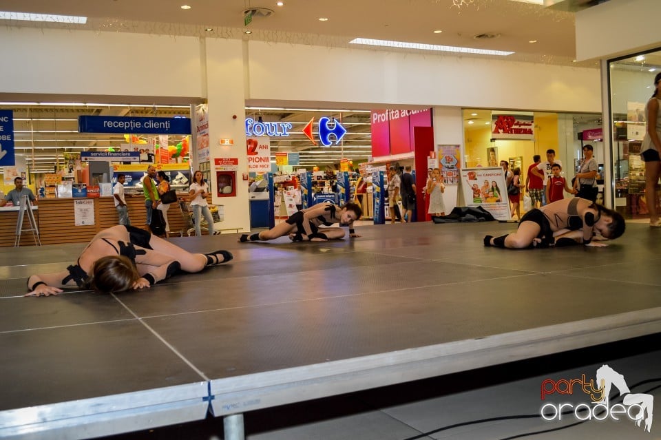 Carrefour - Grupul Muzical Luscynia & Kalliope Show Dance Team, Lotus Center