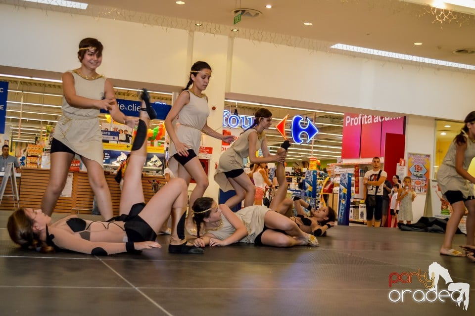 Carrefour - Grupul Muzical Luscynia & Kalliope Show Dance Team, Lotus Center