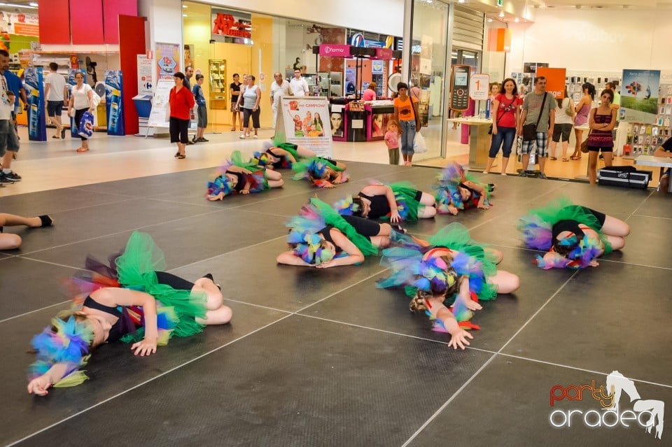 Carrefour - Grupul Muzical Luscynia & Kalliope Show Dance Team, Lotus Center