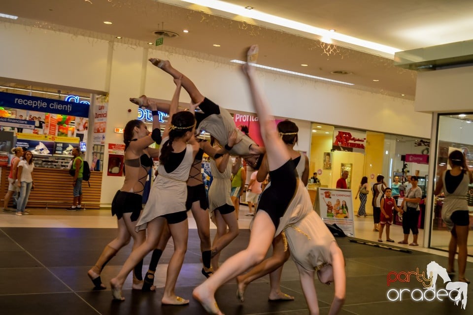 Carrefour - Grupul Muzical Luscynia & Kalliope Show Dance Team, Lotus Center