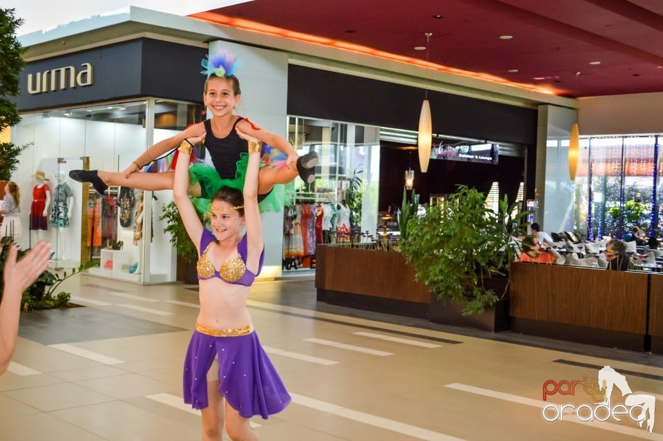 Carrefour - Grupul Muzical Luscynia & Kalliope Show Dance Team, Lotus Center