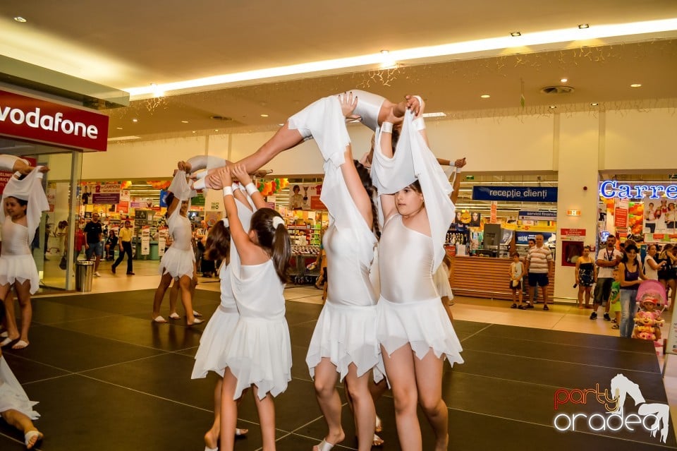 Carrefour - Grupul Muzical Luscynia & Kalliope Show Dance Team, Lotus Center