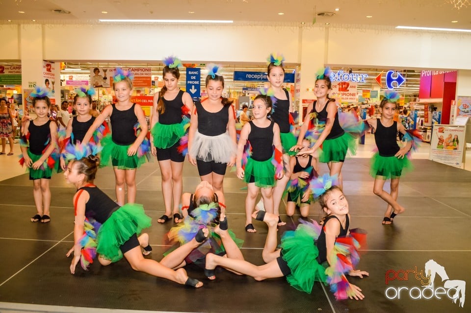 Carrefour - Grupul Muzical Luscynia & Kalliope Show Dance Team, Lotus Center