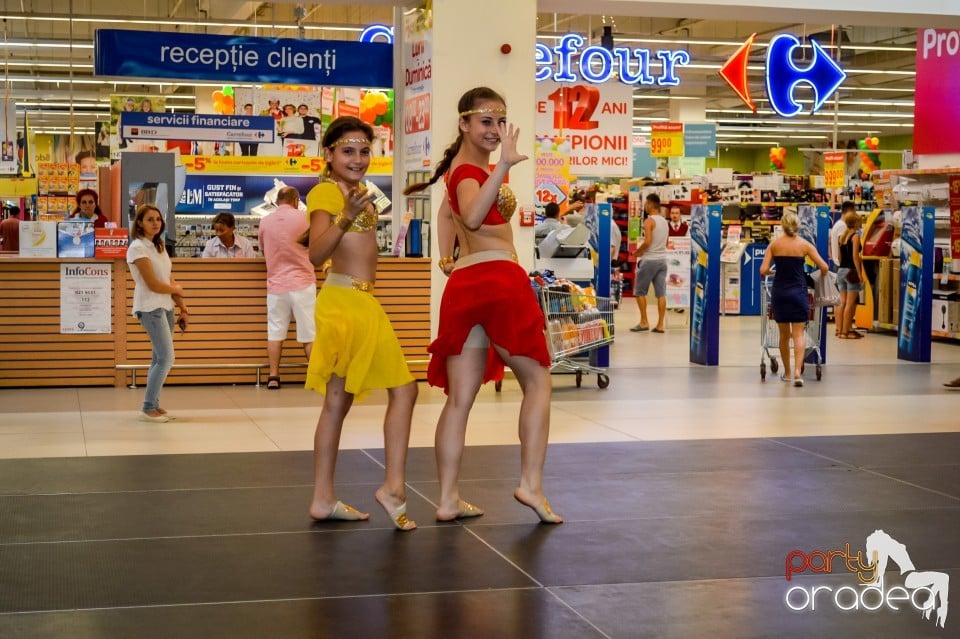 Carrefour - Grupul Muzical Luscynia & Kalliope Show Dance Team, Lotus Center