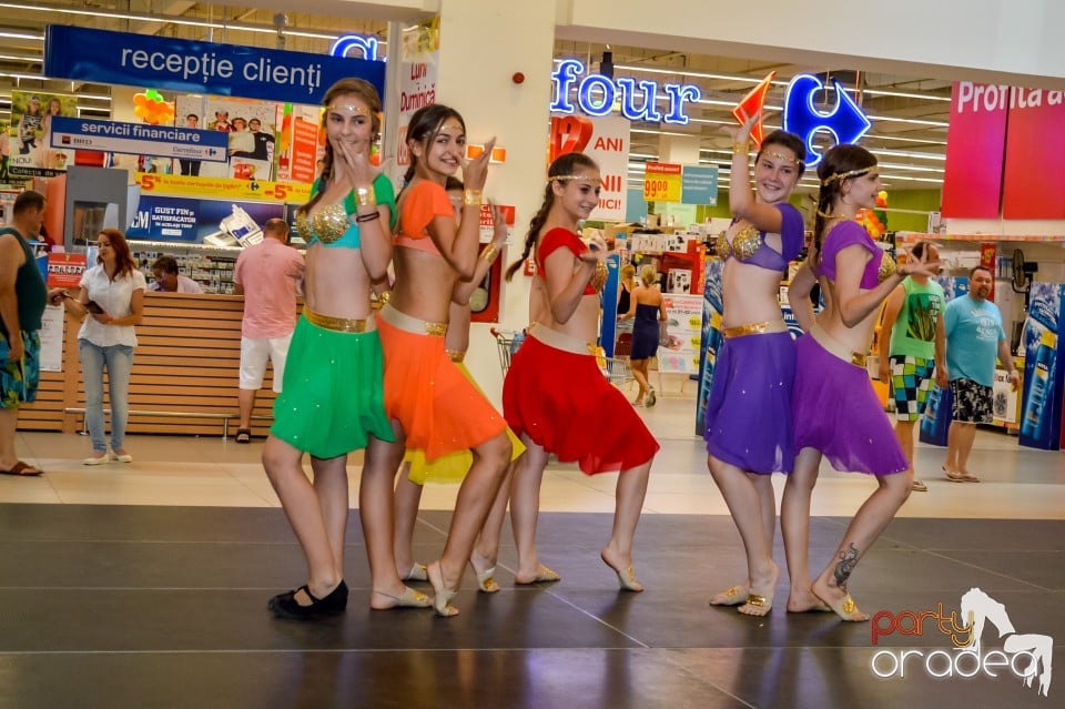 Carrefour - Grupul Muzical Luscynia & Kalliope Show Dance Team, Lotus Center