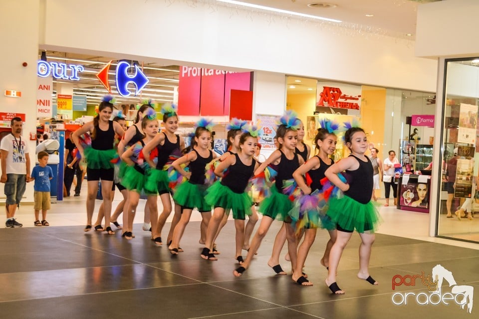 Carrefour - Grupul Muzical Luscynia & Kalliope Show Dance Team, Lotus Center