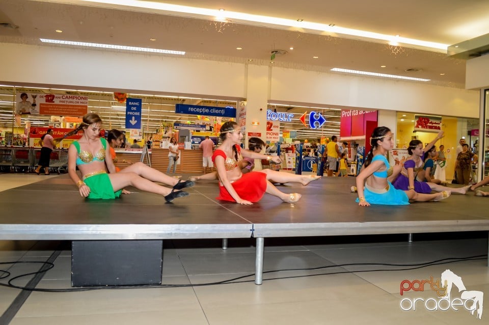 Carrefour - Grupul Muzical Luscynia & Kalliope Show Dance Team, Lotus Center