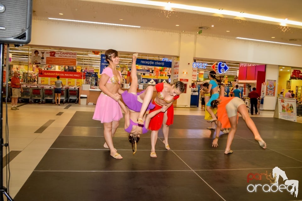 Carrefour - Grupul Muzical Luscynia & Kalliope Show Dance Team, Lotus Center