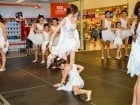 Carrefour - Grupul Muzical Luscynia & Kalliope Show Dance Team