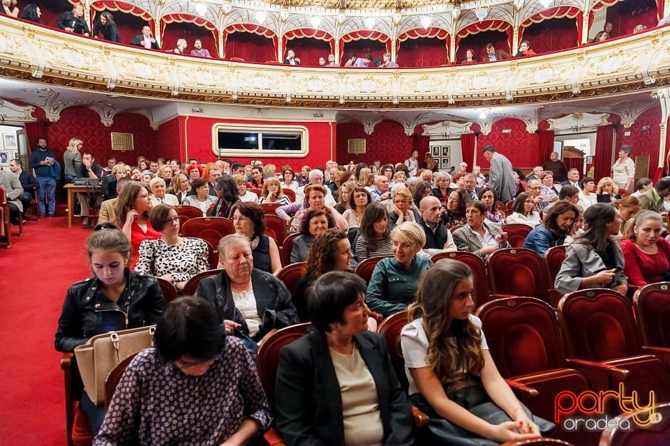 Hai iu iu, nu hey you you, Teatrul Regina Maria