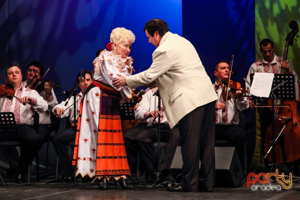 Hai să dăm mână cu mână, Teatrul Regina Maria