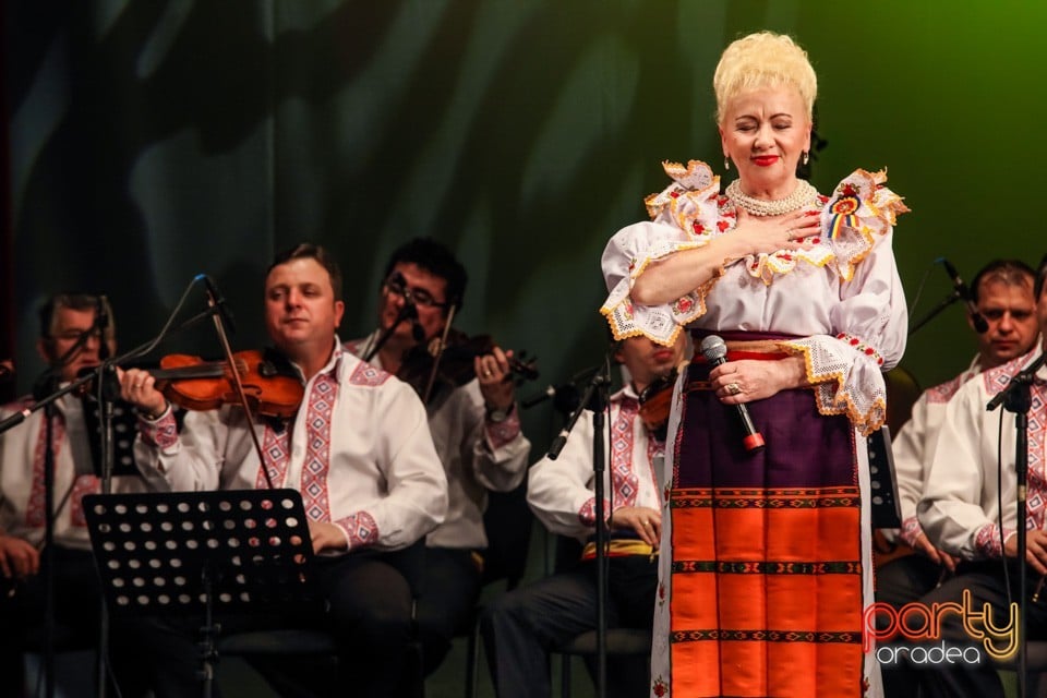 Hai să dăm mână cu mână, Teatrul Regina Maria