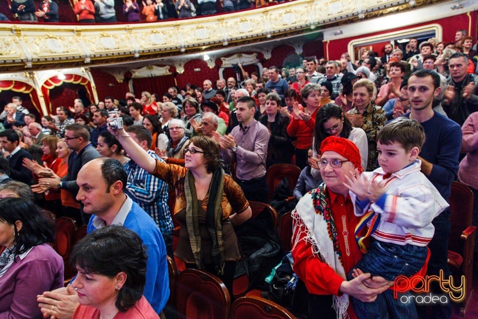 Hai să dăm mână cu mână, Teatrul Regina Maria