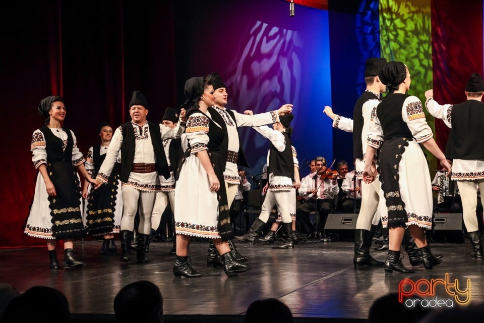 Hai să dăm mână cu mână, Teatrul Regina Maria