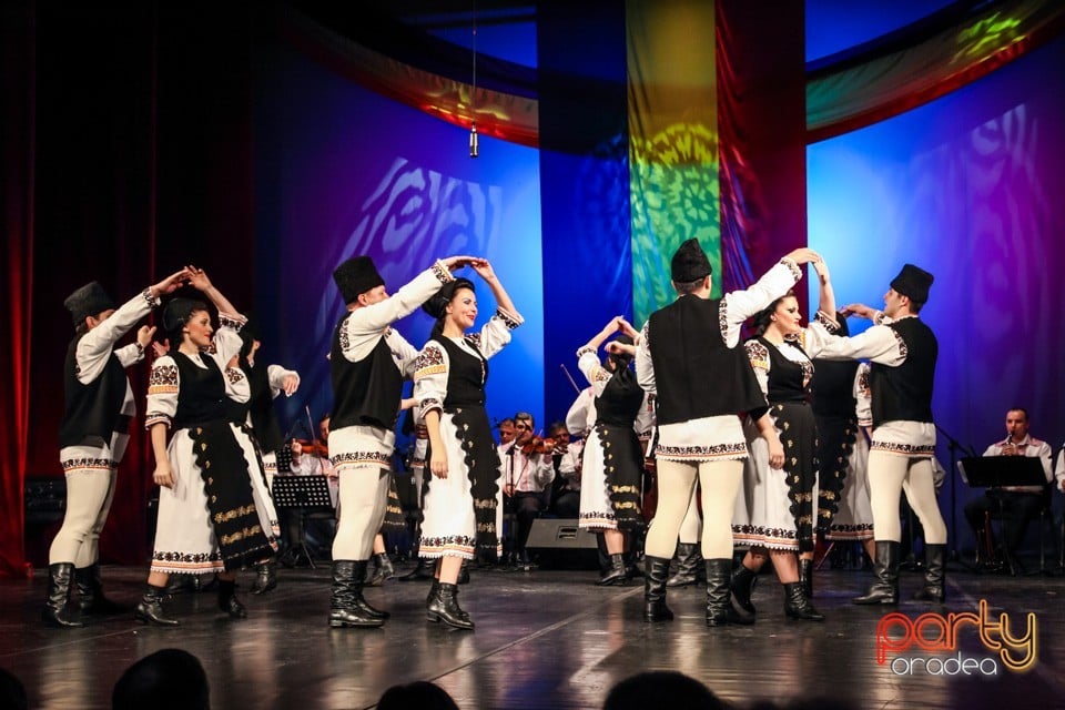 Hai să dăm mână cu mână, Teatrul Regina Maria