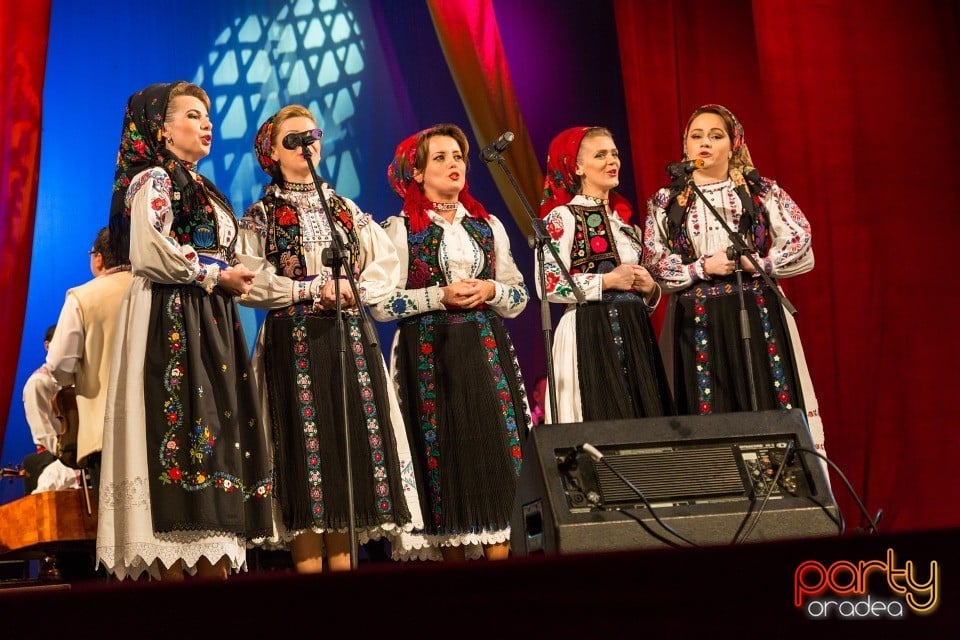 Hai să dăm mână cu mână!, Teatrul Regina Maria