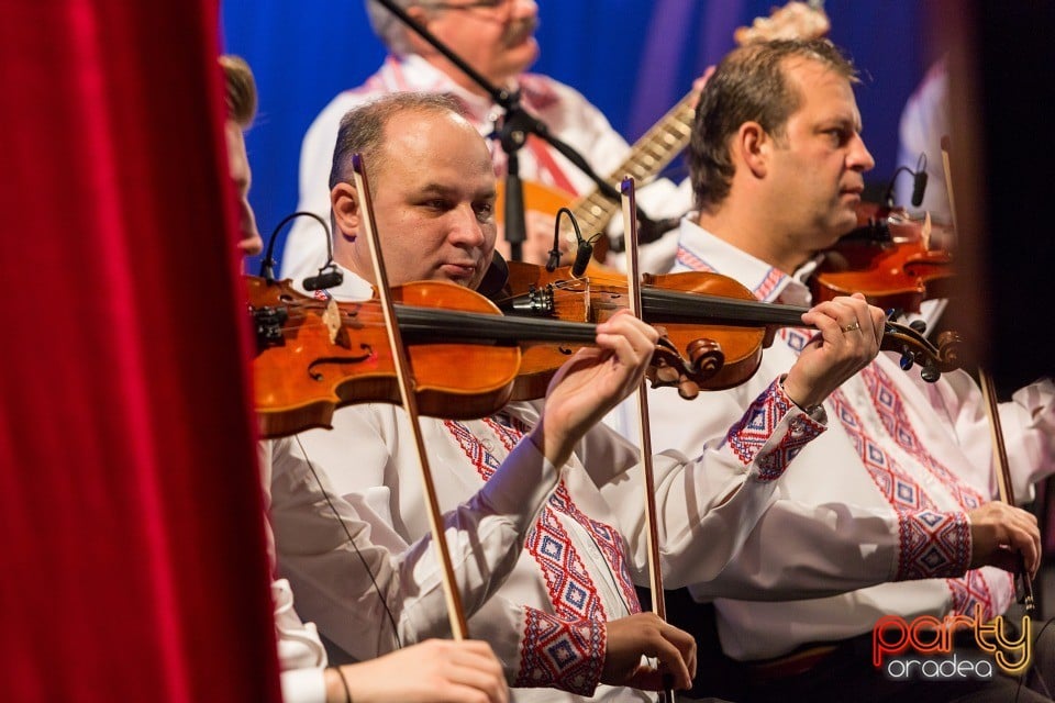 Hai să dăm mână cu mână!, Teatrul Regina Maria