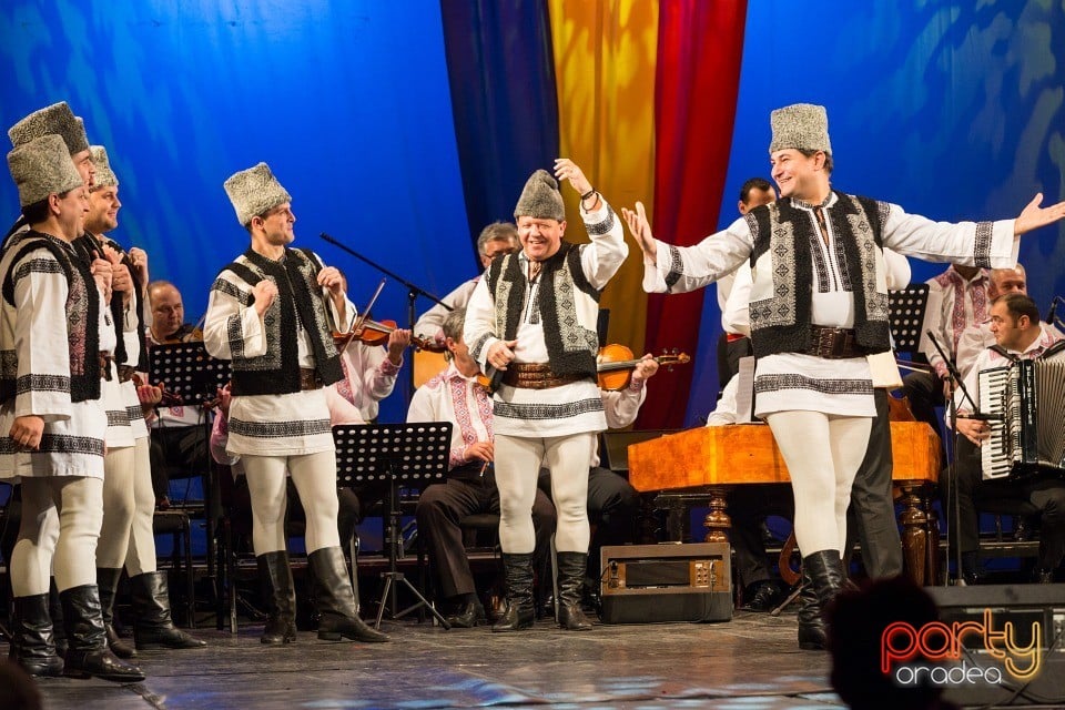 Hai să dăm mână cu mână!, Teatrul Regina Maria