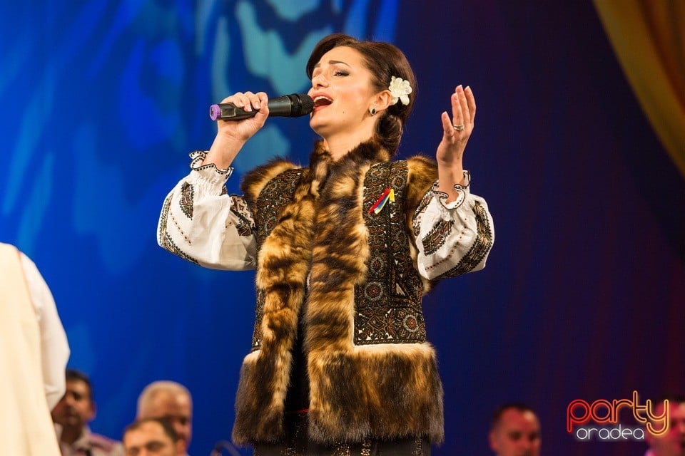 Hai să dăm mână cu mână!, Teatrul Regina Maria
