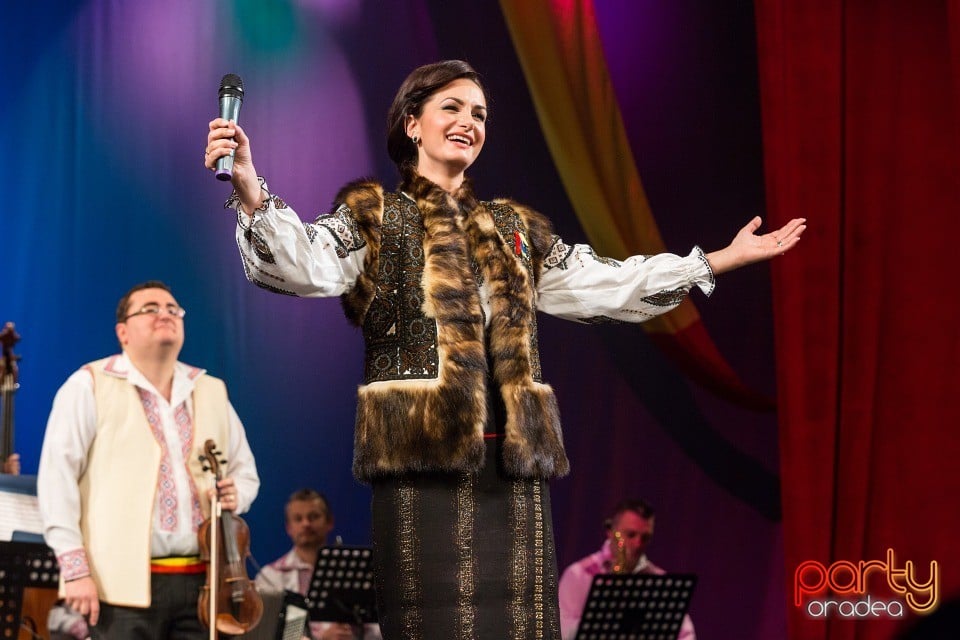 Hai să dăm mână cu mână!, Teatrul Regina Maria