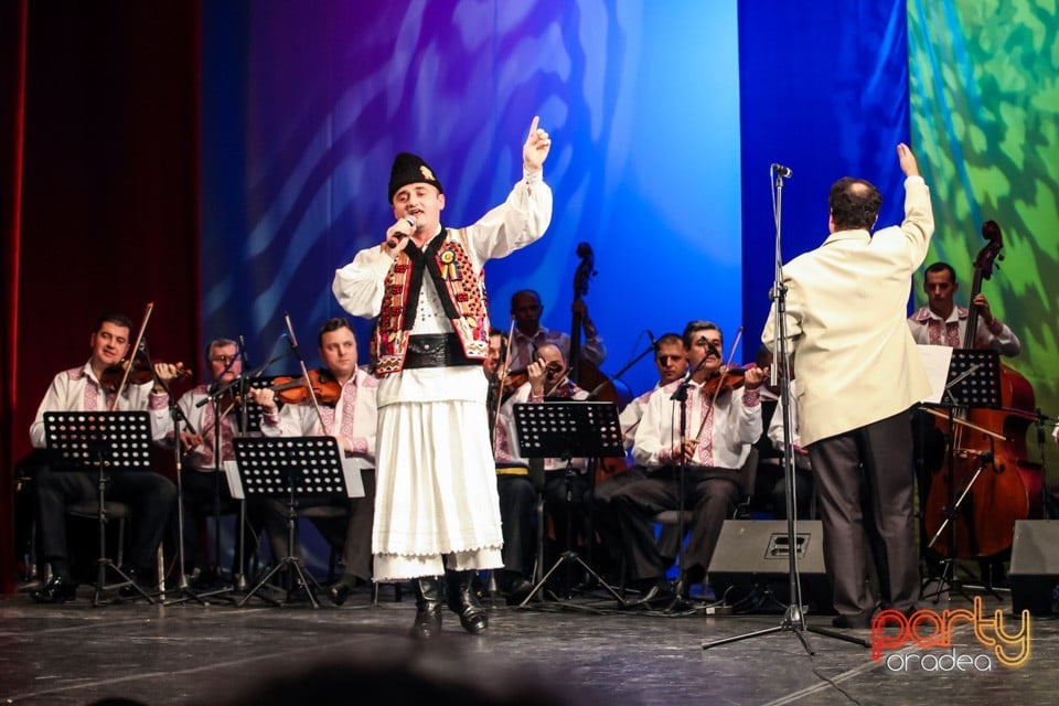 Hai să dăm mână cu mână, Teatrul Regina Maria