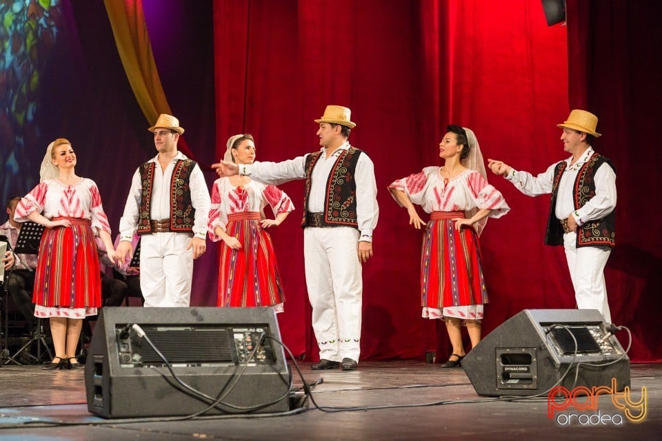 Hai să dăm mână cu mână!, Teatrul Regina Maria